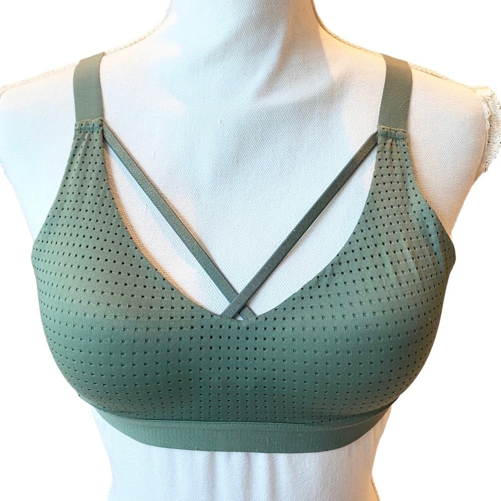 Victoria Sport Bra Size 32B Strappy Green Perforated Cut Out Padded Lightweight